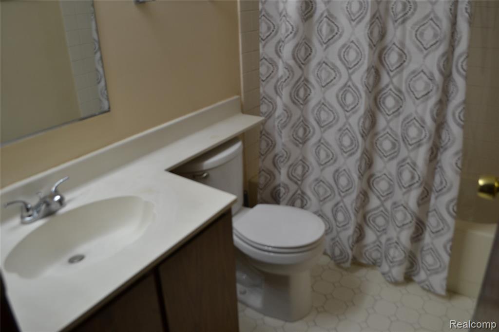 1119 River Valley Dr Drive, Flint, MI 48532 — Photo 15
