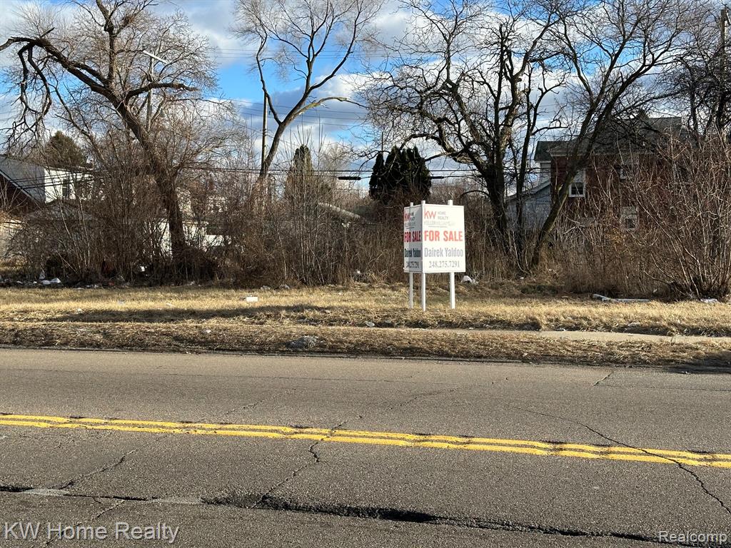 3302 E 7 MILE Road, Detroit, MI 48234