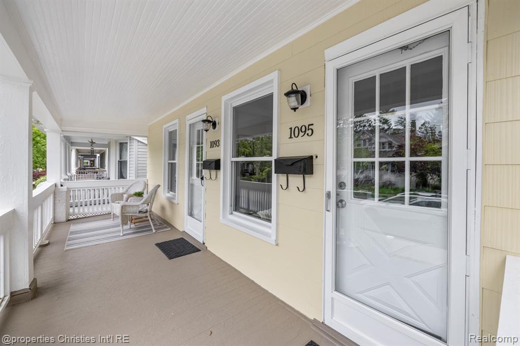 1093-95 Lakepointe Street, Grosse Pointe Park, MI 48230 — Photo 2