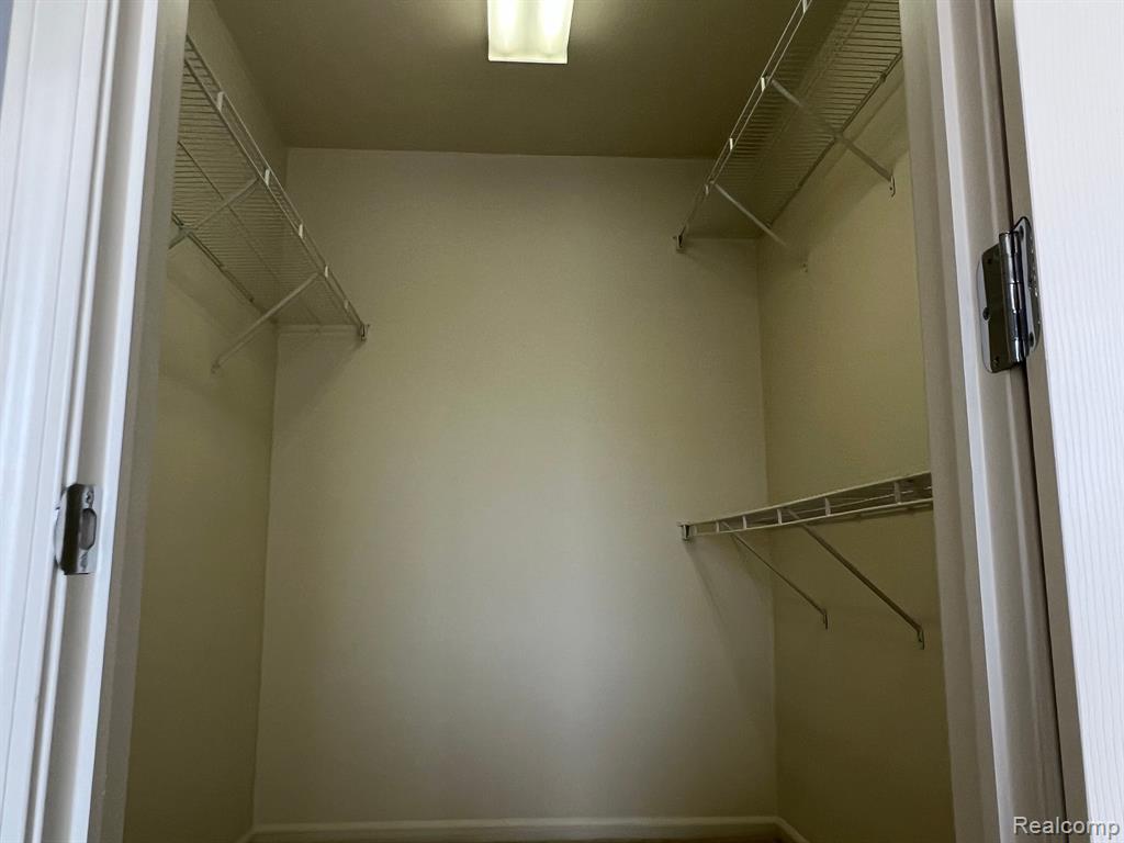 26652 KIRKWAY Drive, Woodhaven, MI 48183 — Photo 36