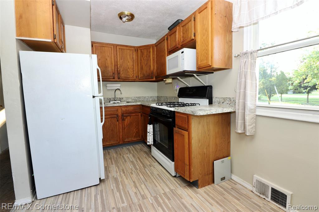 2668 Ackley Avenue, Westland, MI 48186 — Photo 6