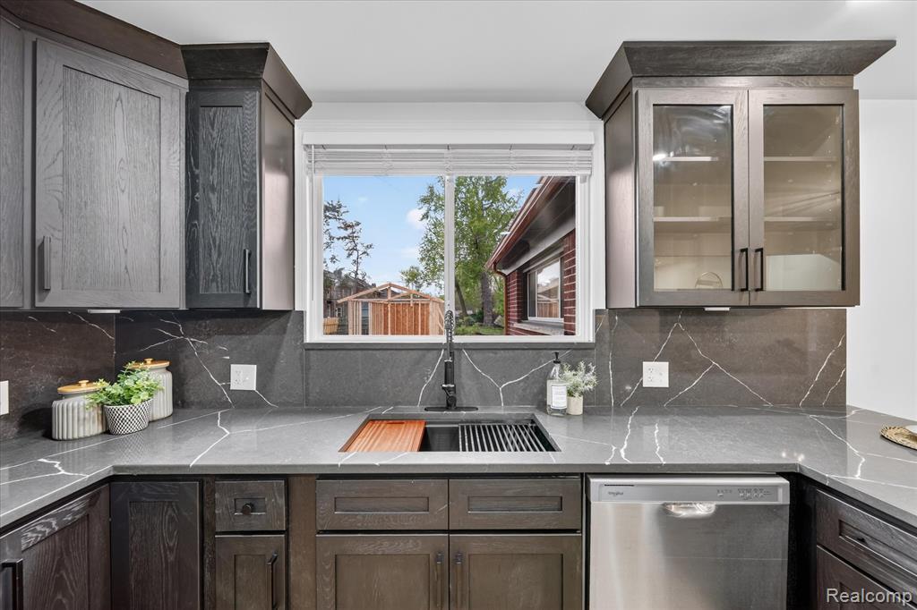12819 Pembroke Avenue, Detroit, MI 48235 — Photo 14