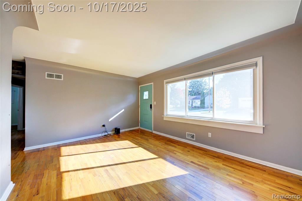 838 Westwood Drive, Fenton, MI 48430 — Photo 4