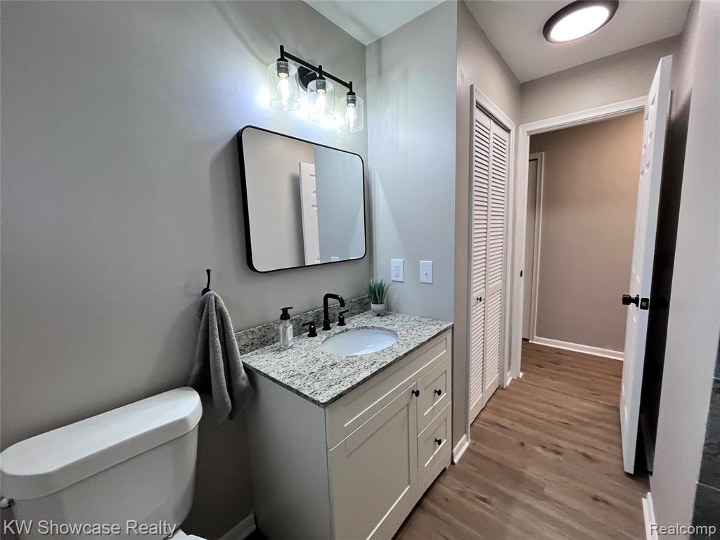 2034 E Nalone, Wixom, MI 48393 — Photo 19