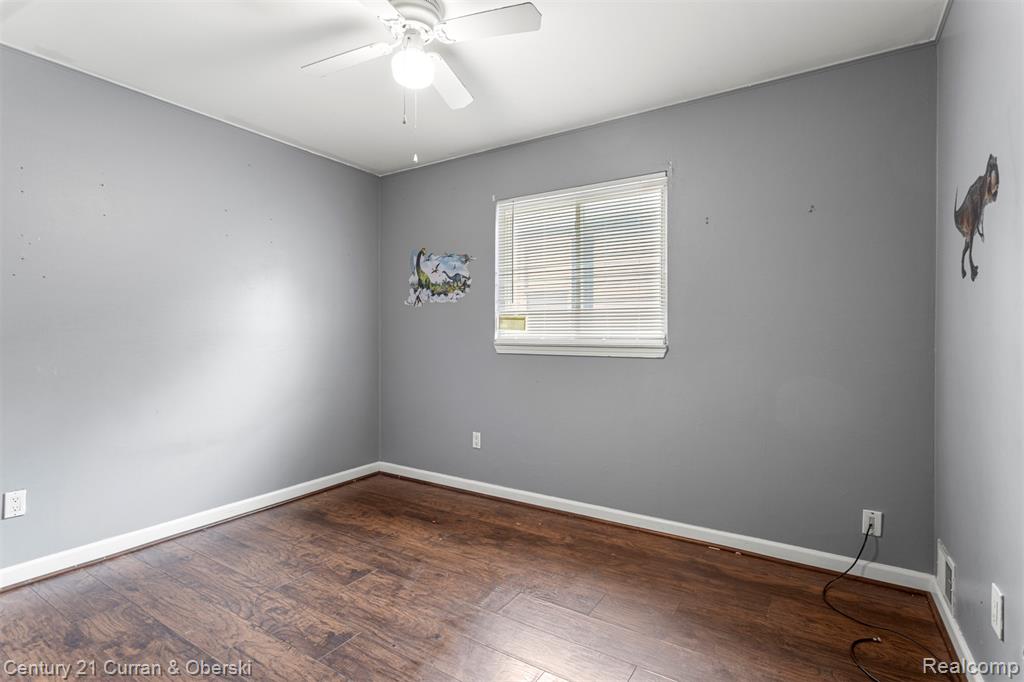 4924 HAZEL Street, Dearborn Heights, MI 48125 — Photo 18