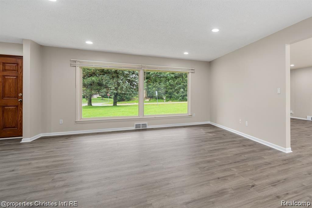 4912 S CLUNBURY Road, West Bloomfield, MI — Photo 12