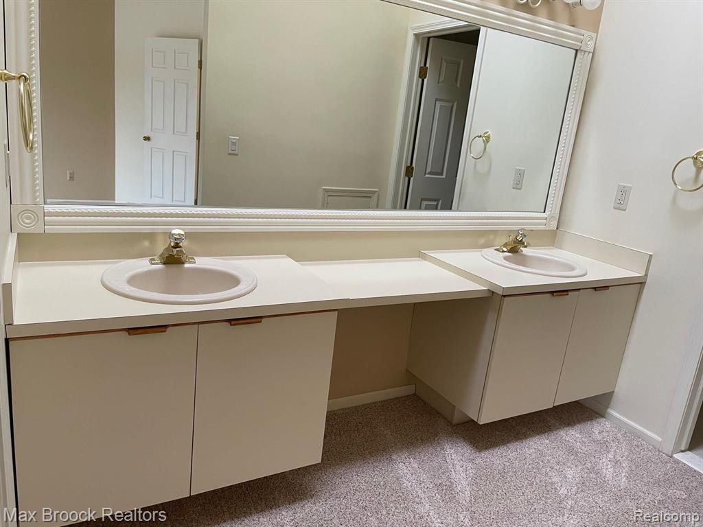 7352 MEADOWRIDGE Circle, West Bloomfield, MI — Photo 18