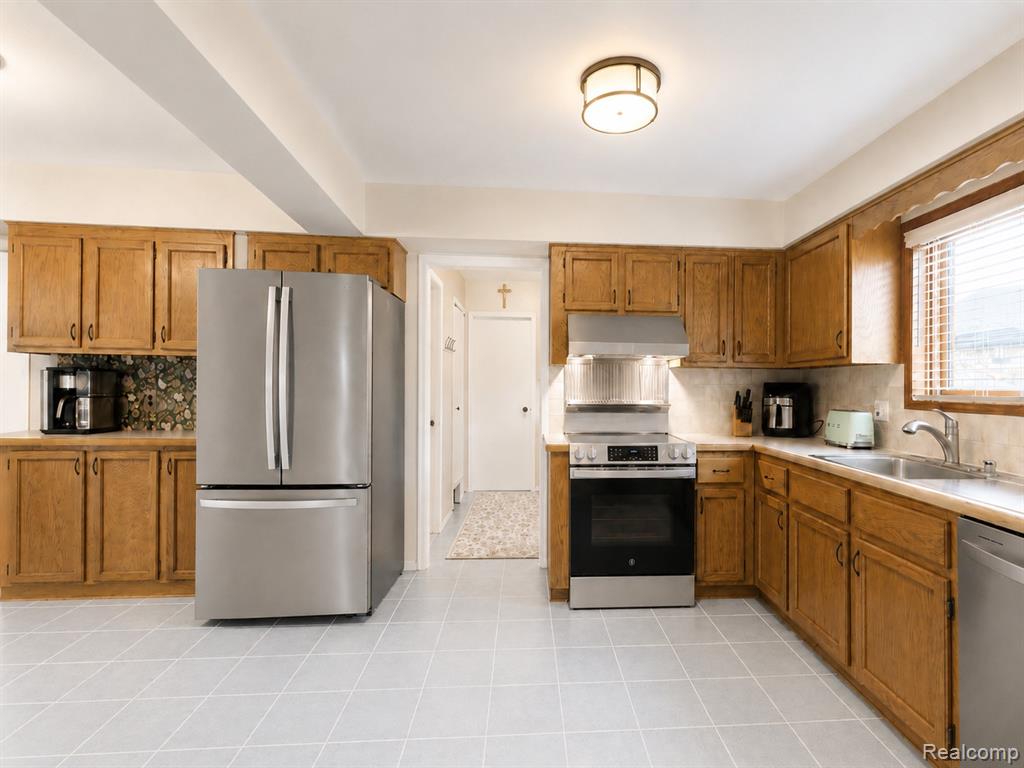 39217 Bramblebush Court, Clinton Twp, MI 48038 — Photo 8