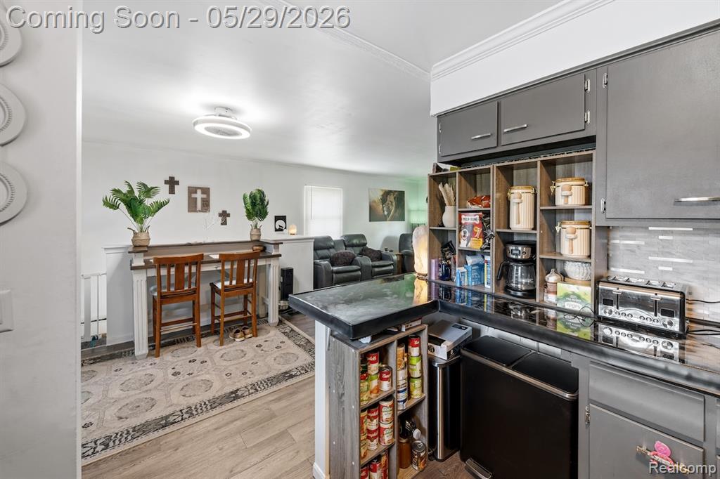 588 Illinois Street, Howell, MI 48843 — Photo 6