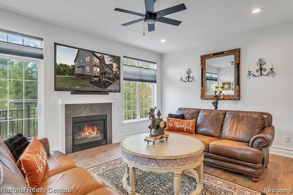 581 VILLAGE Lane, Milford, MI 48381 — Photo 7