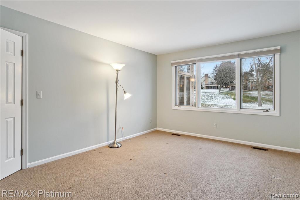 4823 FAIRWAYS Drive, Brighton, MI 48116 — Photo 23