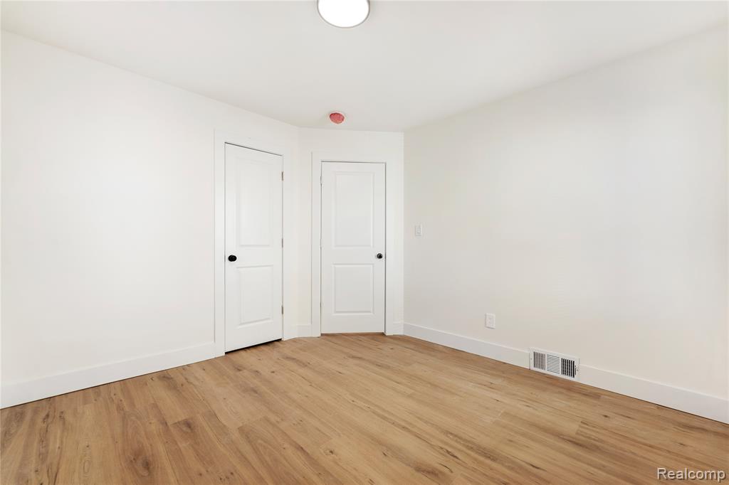 24220 Cloverlawn Street, Oak Park, MI 48237 — Photo 20