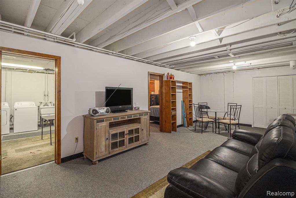 6268 Hazard Road, Fenton, MI 48430 — Photo 38
