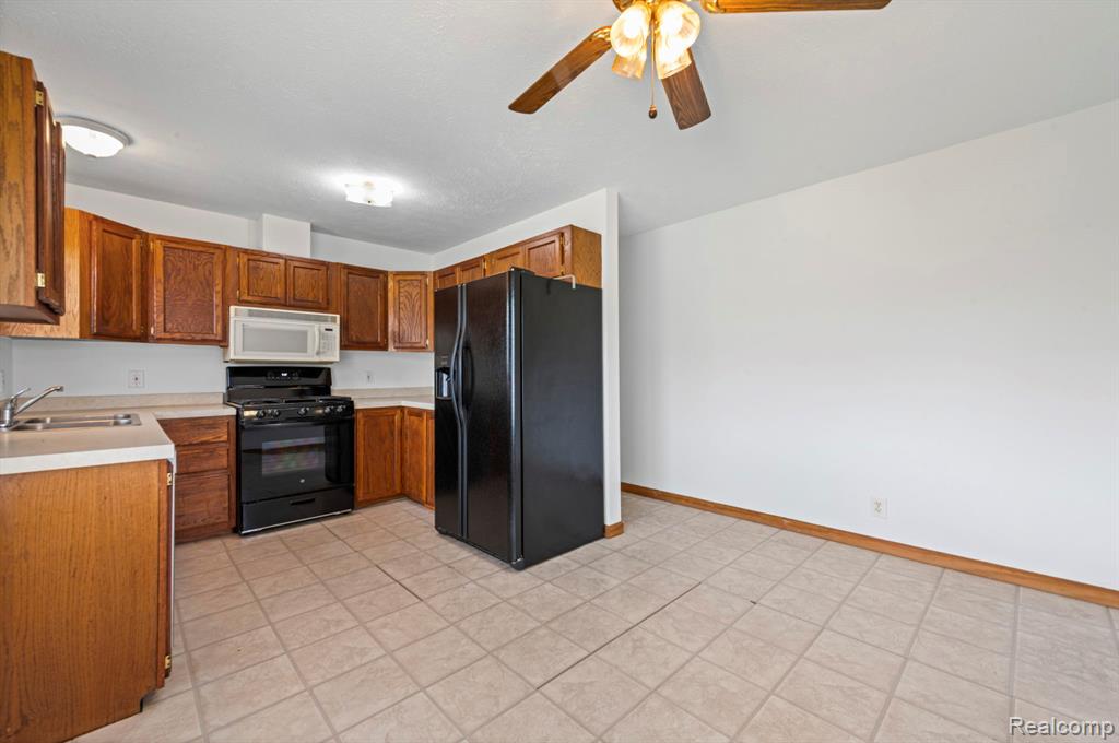 941 Pine Street, Wyandotte, MI 48192 — Photo 7