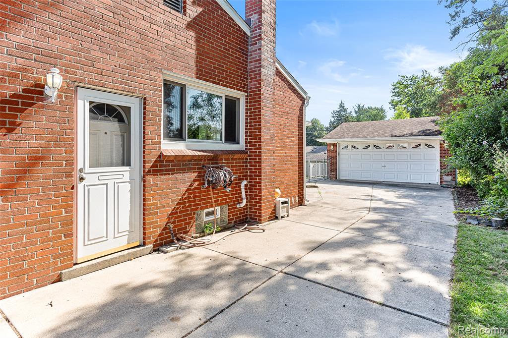 23020 Farmington Road, Farmington, MI 48336 — Photo 32