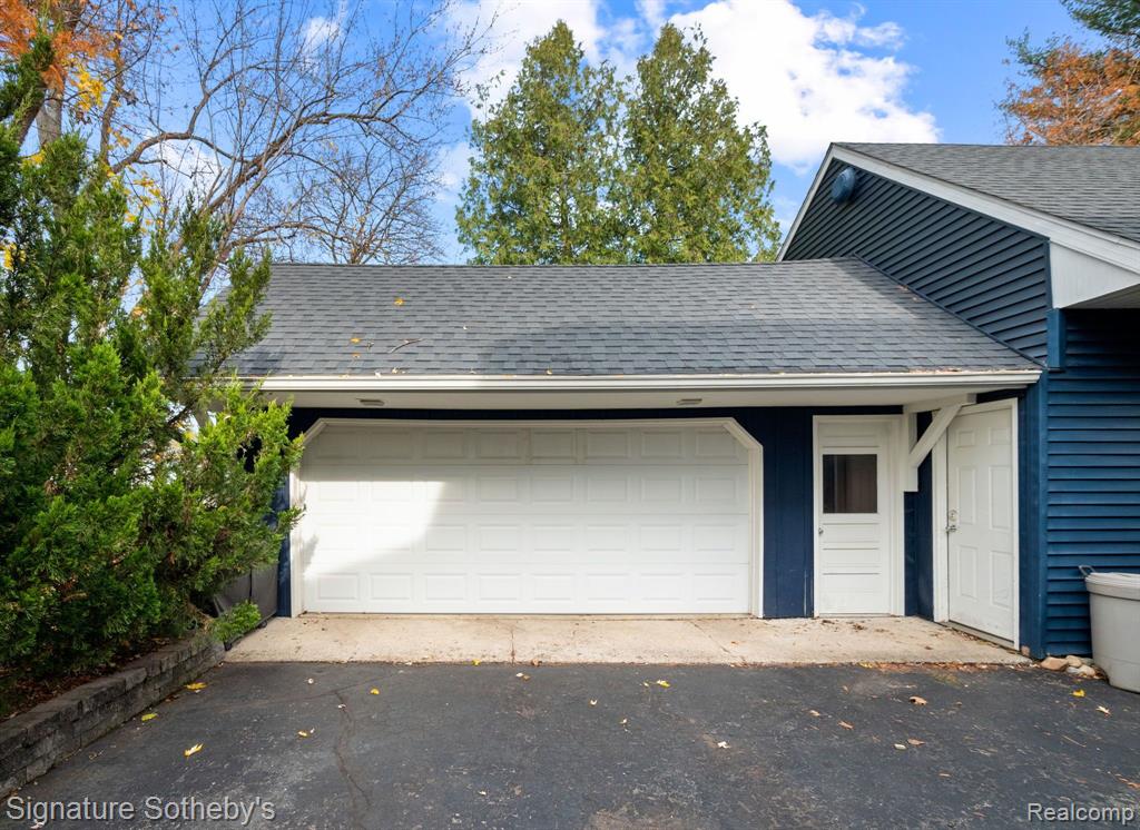 7 ROBERTSON Court, Clarkston, MI — Photo 43