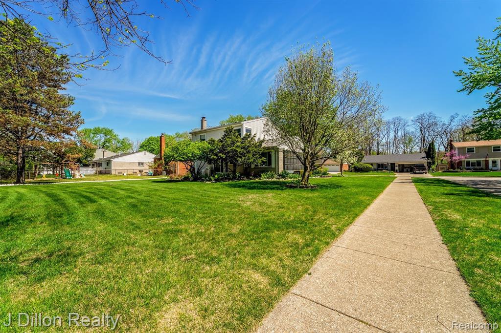 9121 TAVISTOCK Drive, Plymouth, MI 48170 — Photo 5
