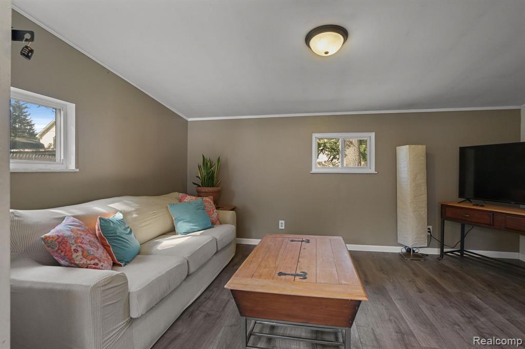 81 N EAGAN Drive, Lake Orion, MI 48362 — Photo 12
