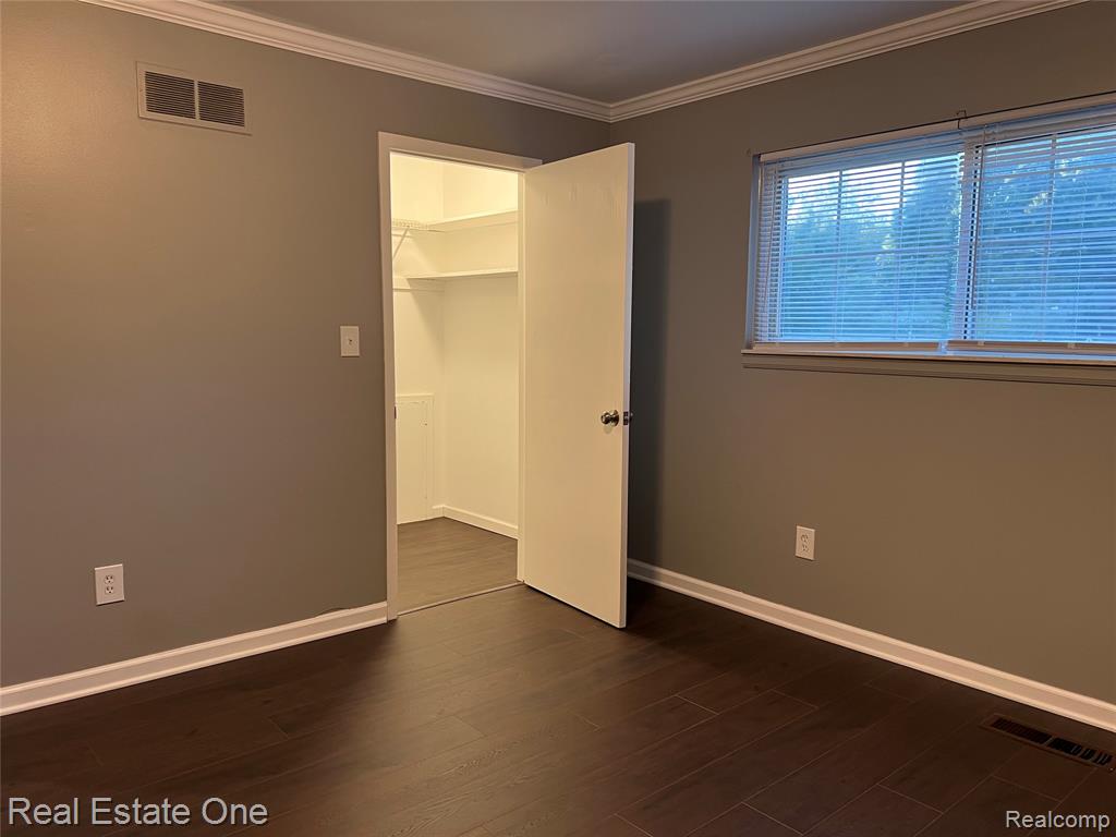754 E Fox Hills Drive, Bloomfield Hills, MI 48304 — Photo 12
