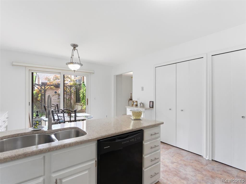 4261 Wabeek Lake Drive S, Bloomfield Hills, MI 48302 — Photo 15