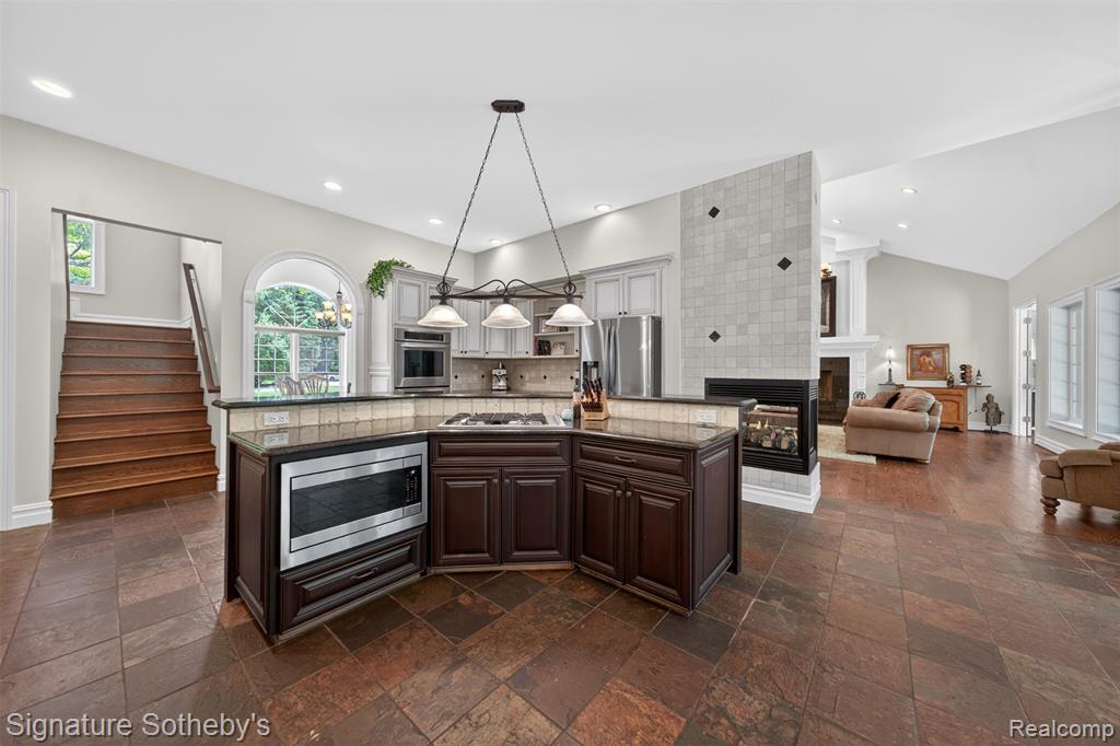 900 Hill Hollow Lane, Milford, MI 48381 — Photo 11