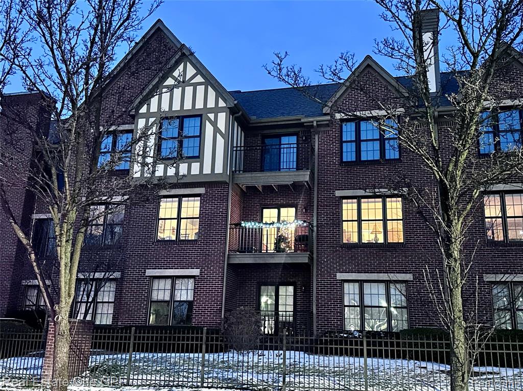 26 Pointe Park Place, 303, Grosse Pointe Park, MI 48230 — Photo 41