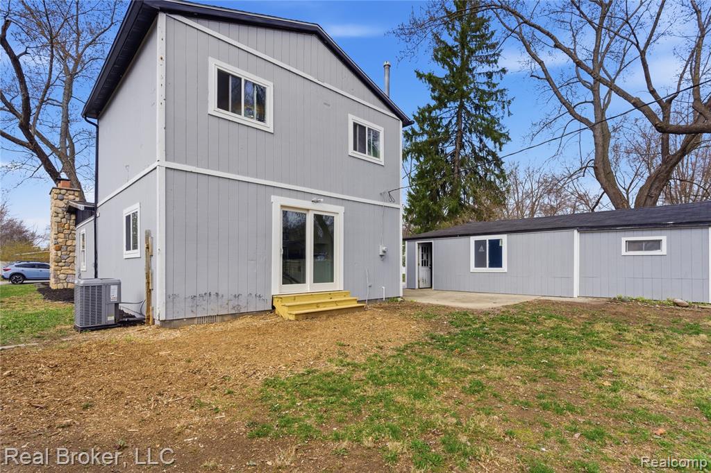 6351 Beth, Brighton, MI 48116 — Photo 33