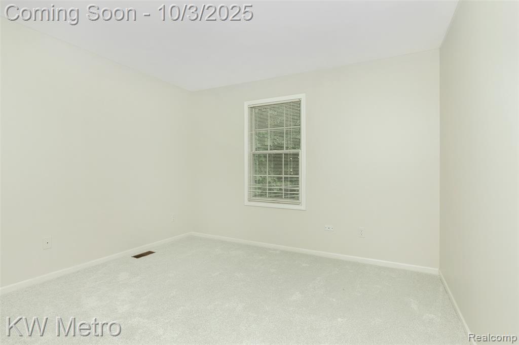 435 Thornridge Court, Rochester Hills, MI 48307 — Photo 32
