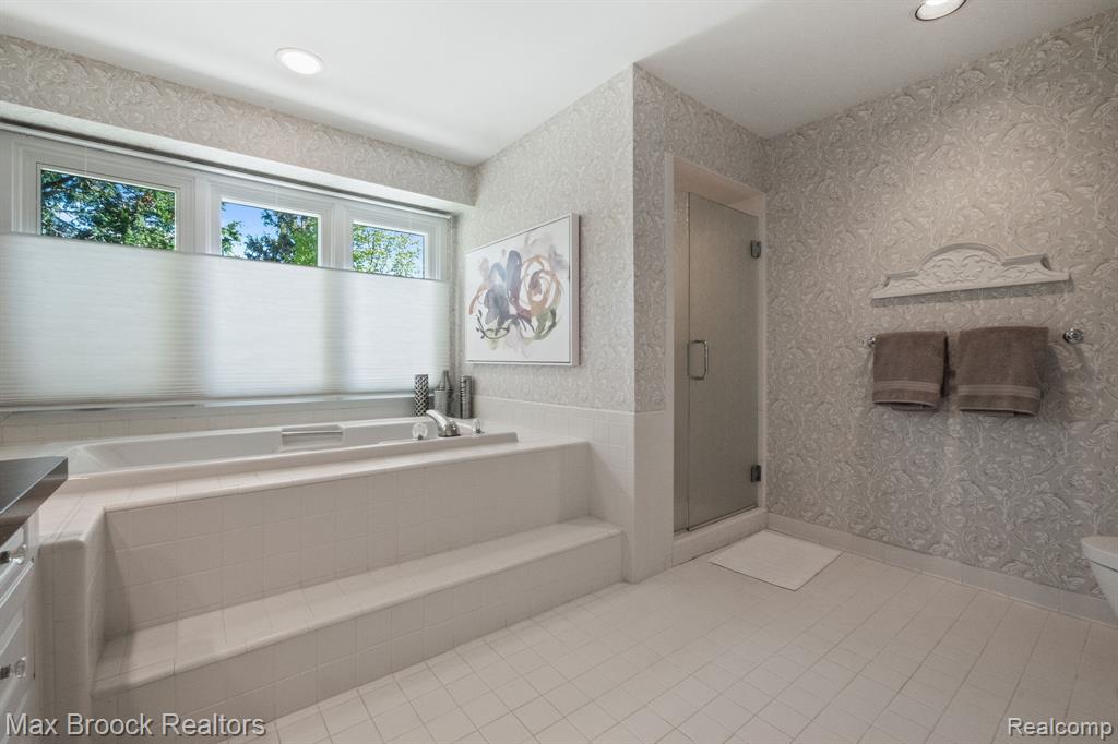 6566 Bristol Drive, West Bloomfield, MI — Photo 26