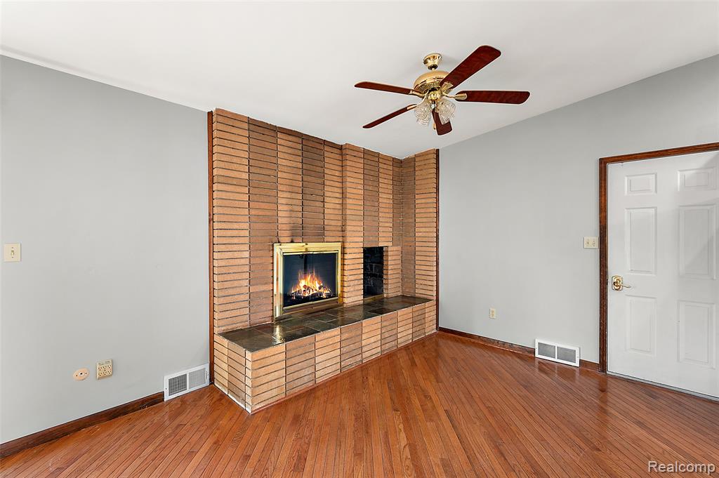 15 Pleasant Lake Drive, Waterford, MI 48327 — Photo 14