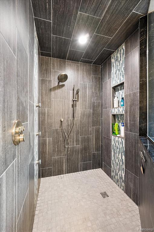 5839 Westwood Drive, Grand Blanc, MI 48439 — Photo 35