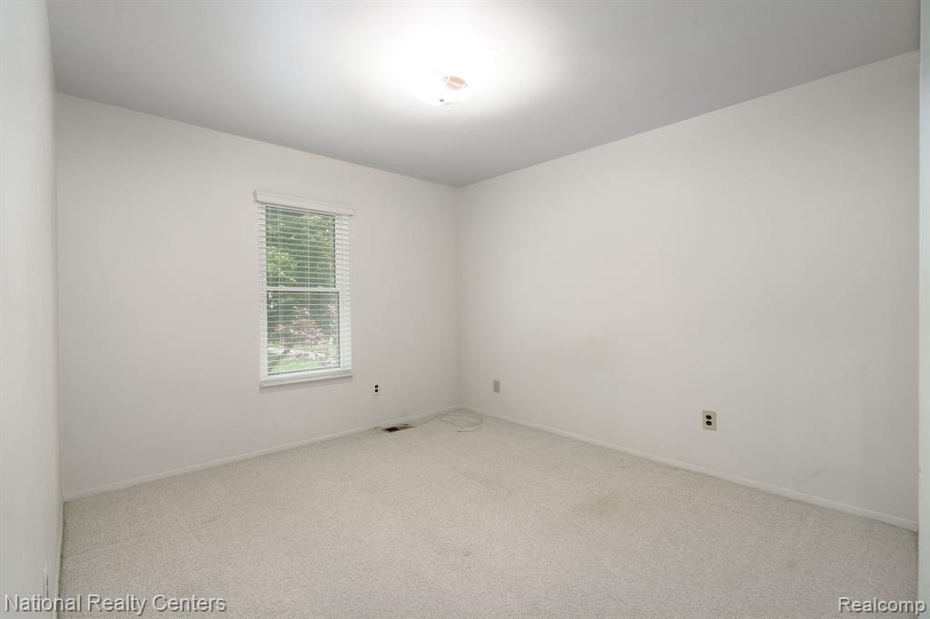 5459 N Piccadilly, West Bloomfield, MI — Photo 41