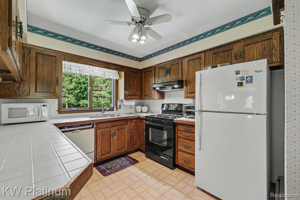 9474 Bartel Road, Columbus, MI — Photo 11