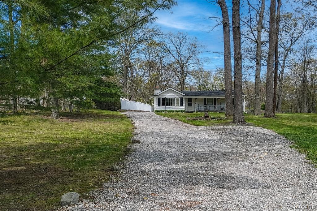 11849 Four Lakes Drive, South Lyon, MI 48178 — Photo 2