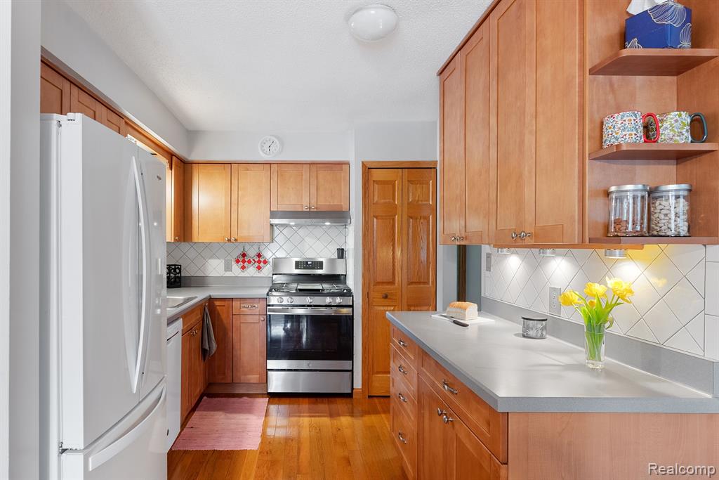 4945 WALKER Drive, Brighton, MI 48114 — Photo 8