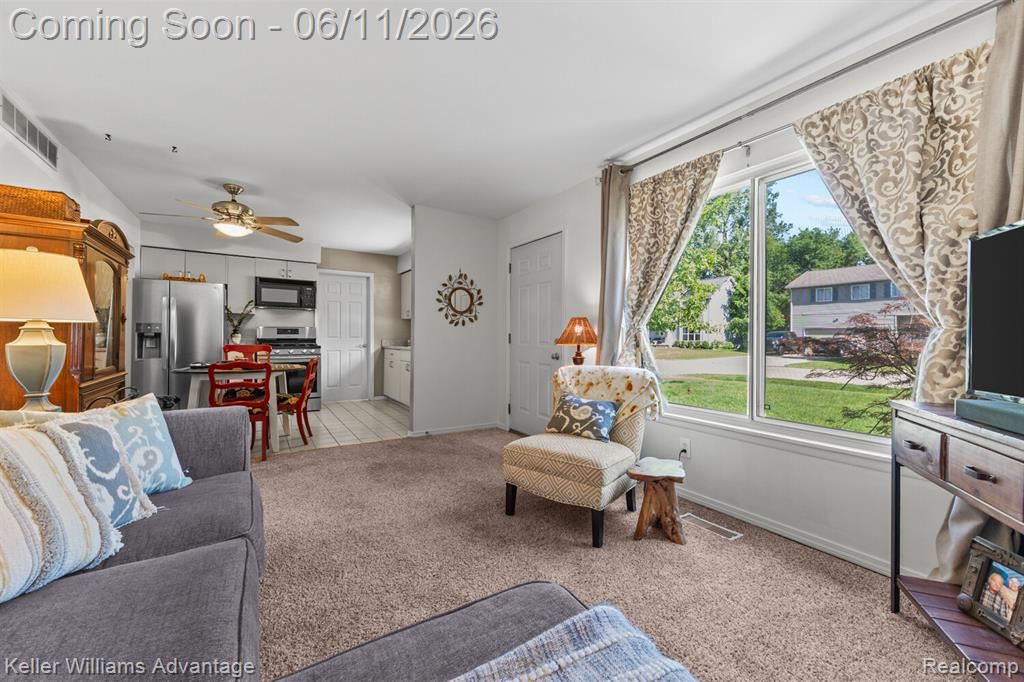 6589 Doyon Drive S, Waterford, MI 48327 — Photo 8