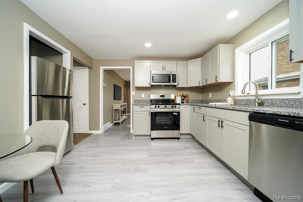 7244 FISHER Avenue, Warren, MI 48091 — Photo 17