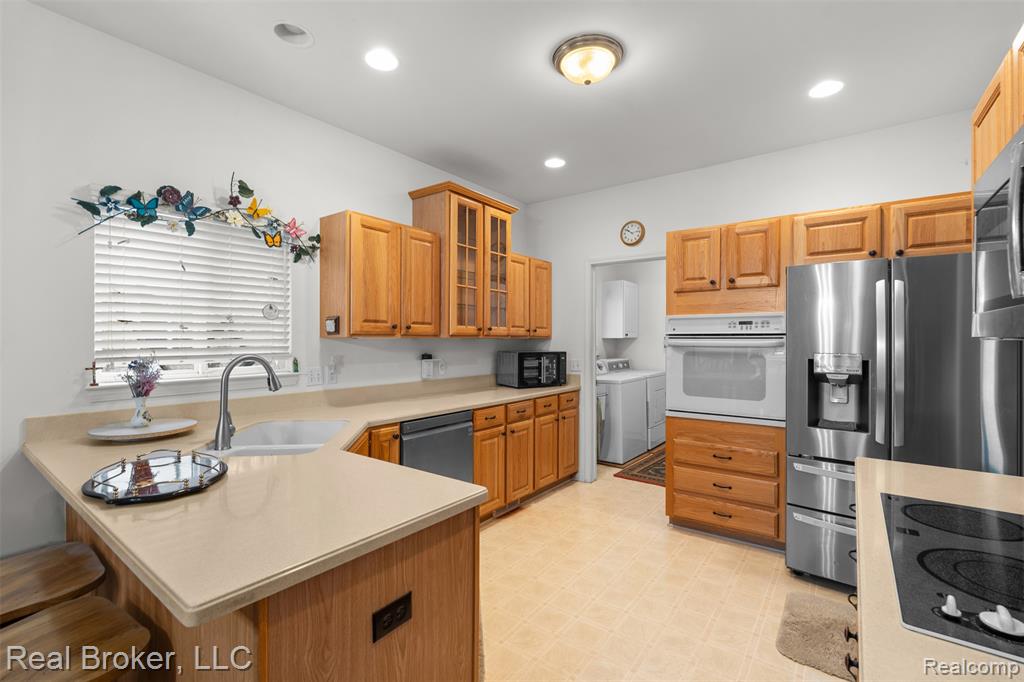 5776 Woodview Drive, 6, Sterling Heights, MI 48314 — Photo 10