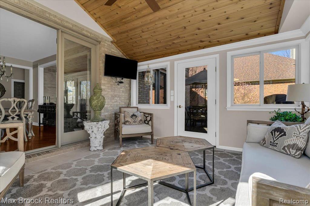 6462 W OAKS Drive, West Bloomfield, MI 48324 — Photo 17