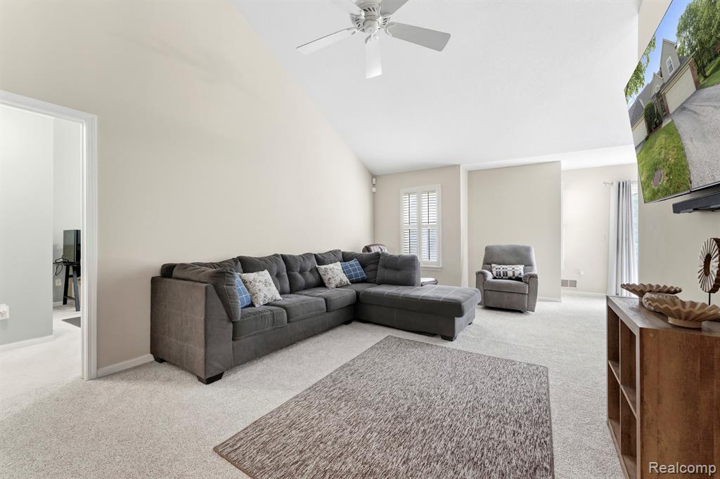 5487 Greenway Drive, 82, Trenton, MI 48183 — Photo 8