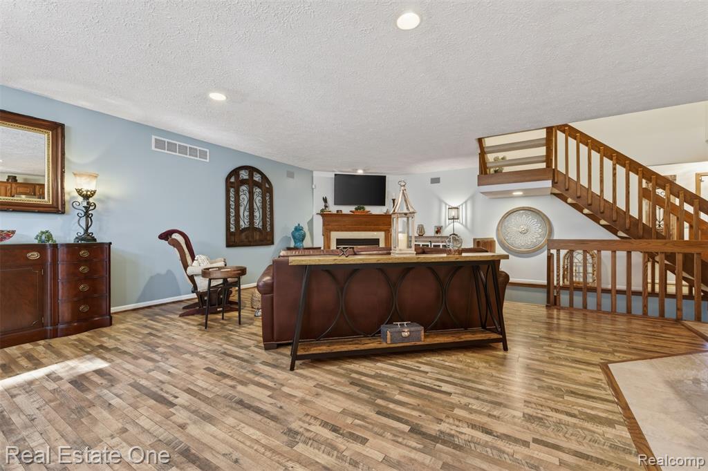6586 Scenic Pines Court, 43, Clarkston, MI — Photo 10