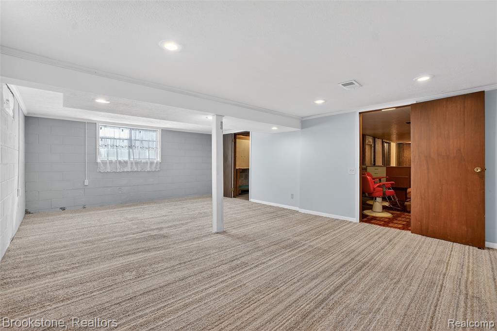 300 N Kibbee Street, MI 48879 — Photo 29
