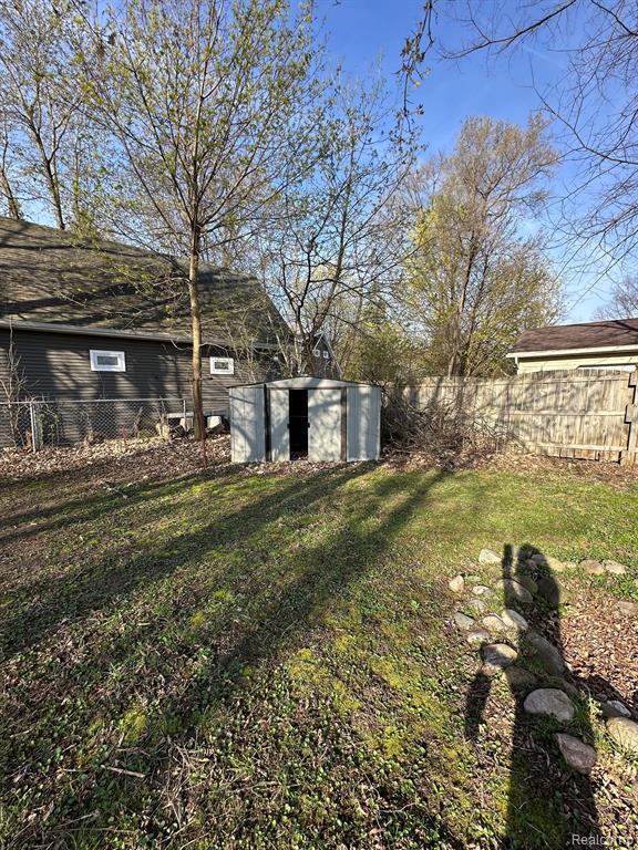 667 HEIGHTS Road, Lake Orion, MI 48362 — Photo 16