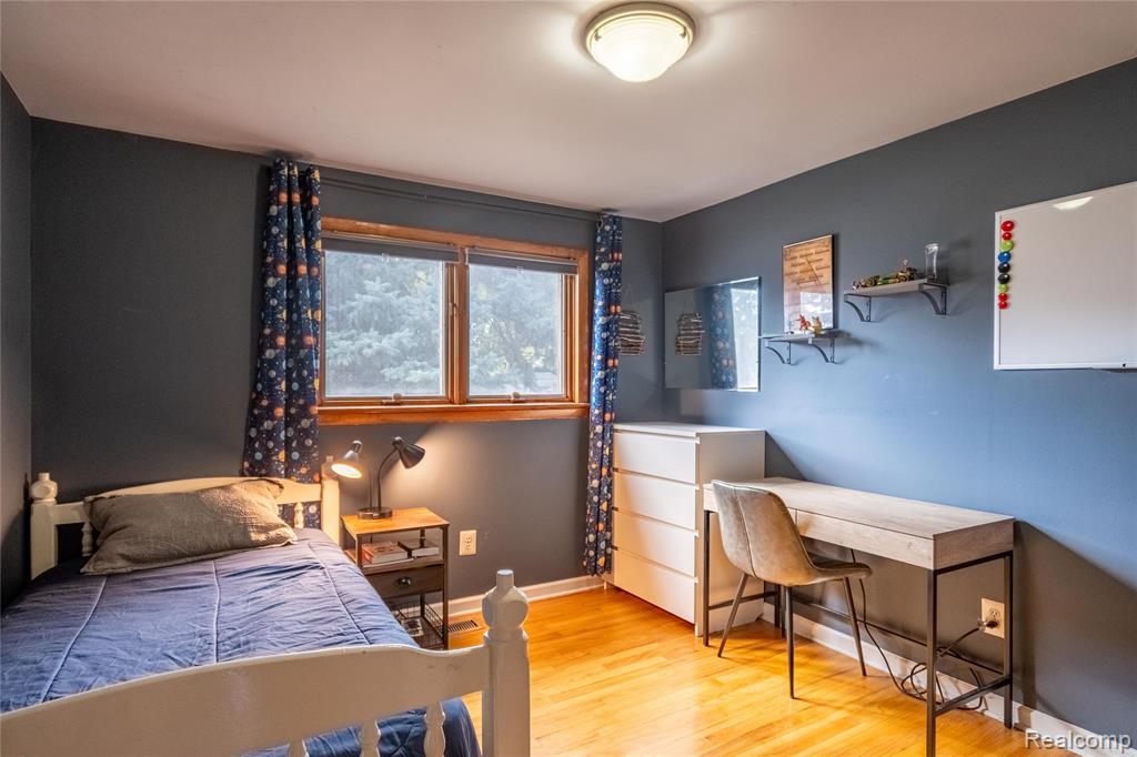 908 W Elmwood Avenue, Clawson, MI — Photo 17