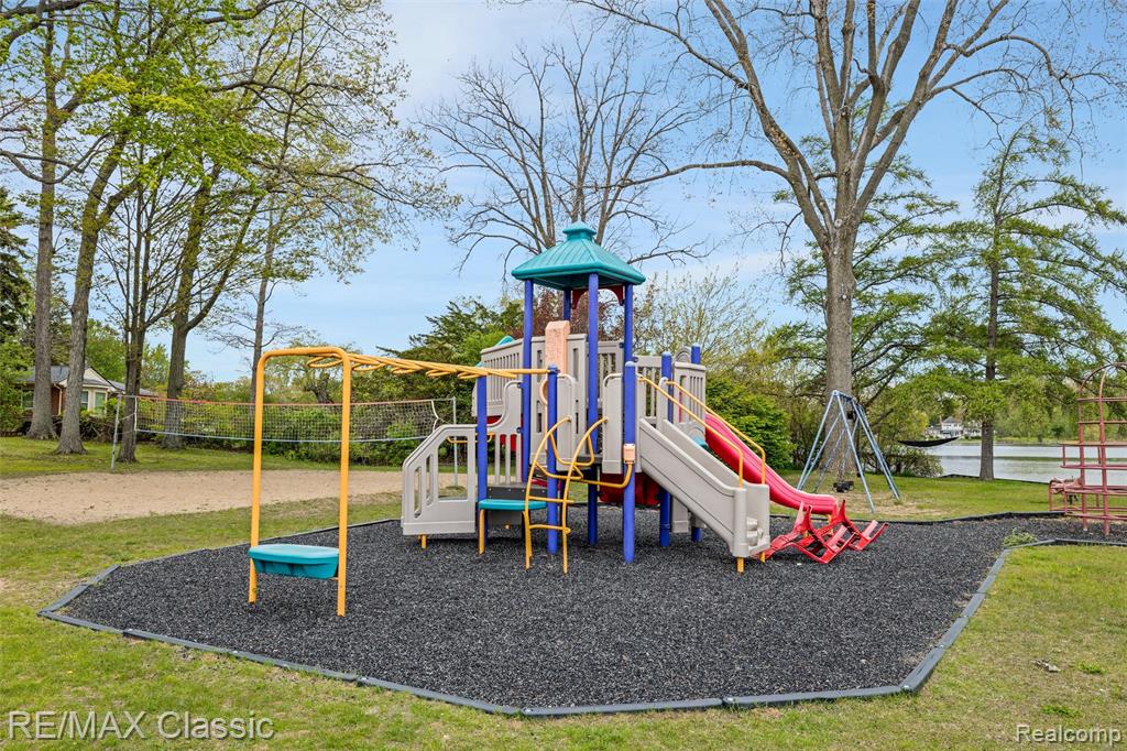 804 Bonita Drive, White Lake, MI 48383 — Photo 44