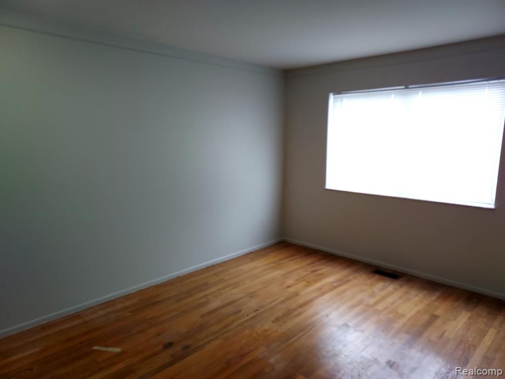 29334 HOOVER Road, Warren, MI 48093 — Photo 6