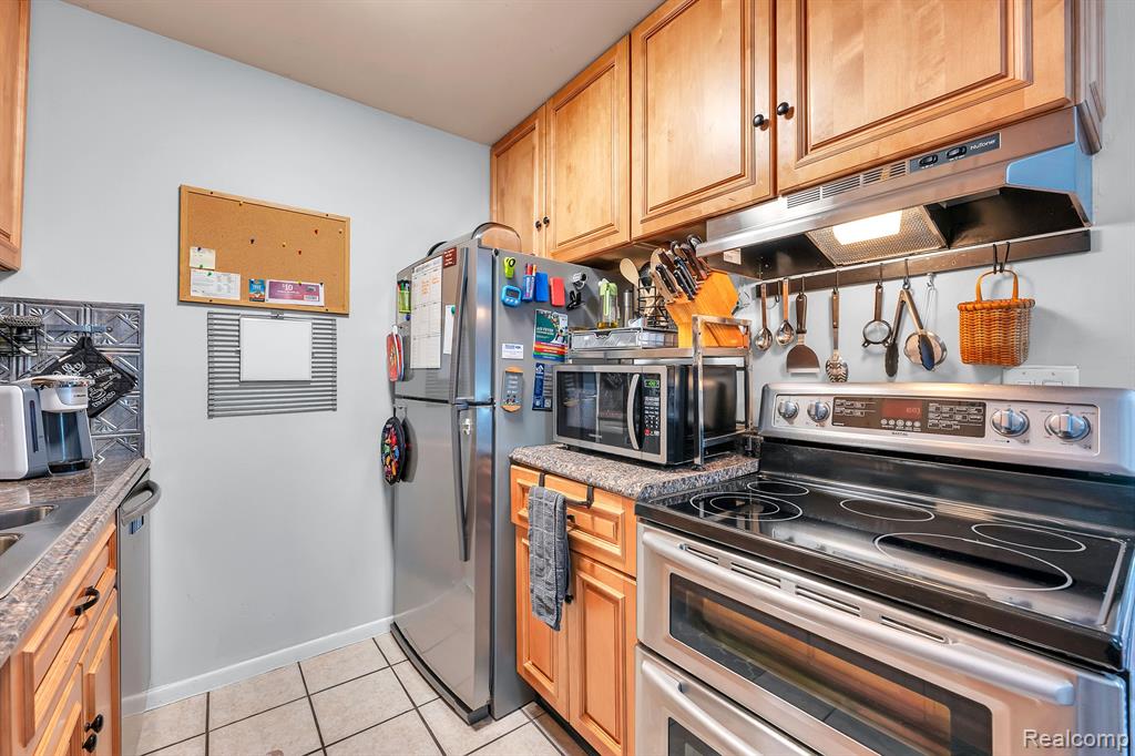 9921 ALLEN POINTE Drive, Allen Park, MI 48101 — Photo 19