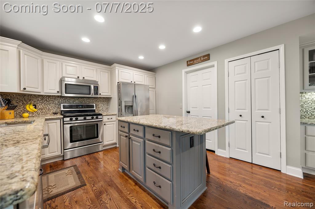 7098 Hickory Hollow Circle, Clarkston, MI 48348 — Photo 33