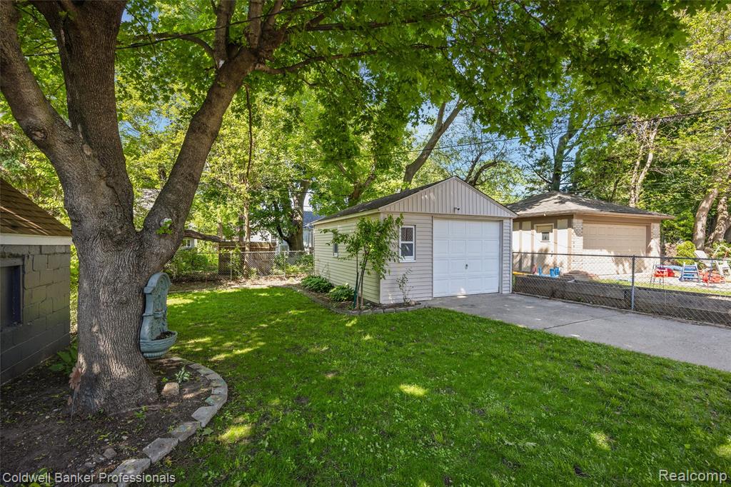 2050 Ridgemont Road, Grosse Pointe Woods, MI 48236 — Photo 18