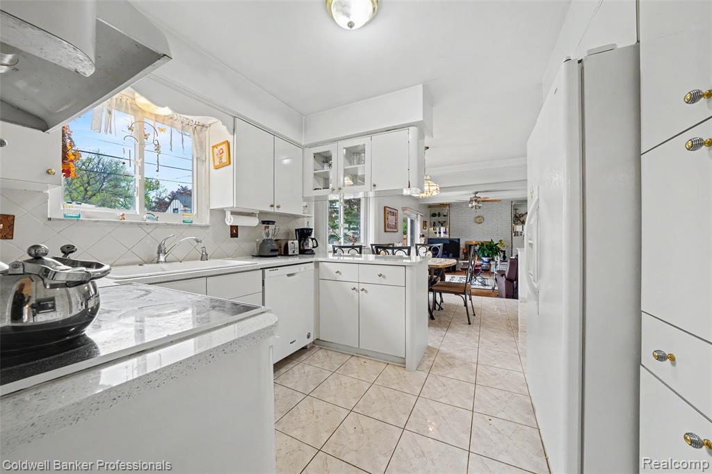 23305 N Rosedale Court, Saint Clair Shores, MI 48080 — Photo 15